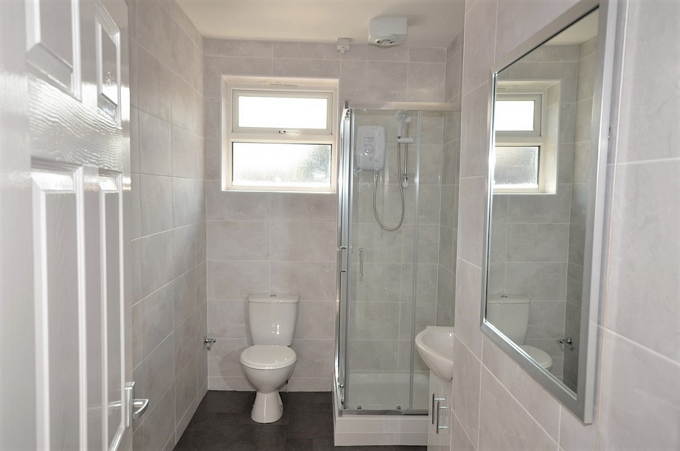 gallery image 6-sawdon-road-sheffield-bathroom.jpg