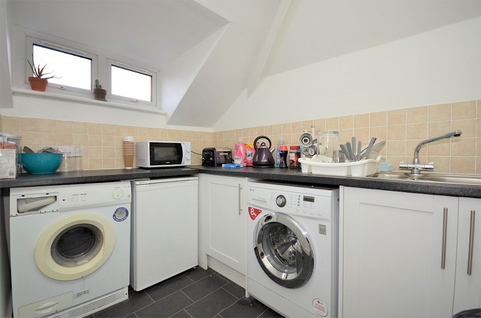 gallery image 11_1-eastgrove-rd-utility-room.jpg