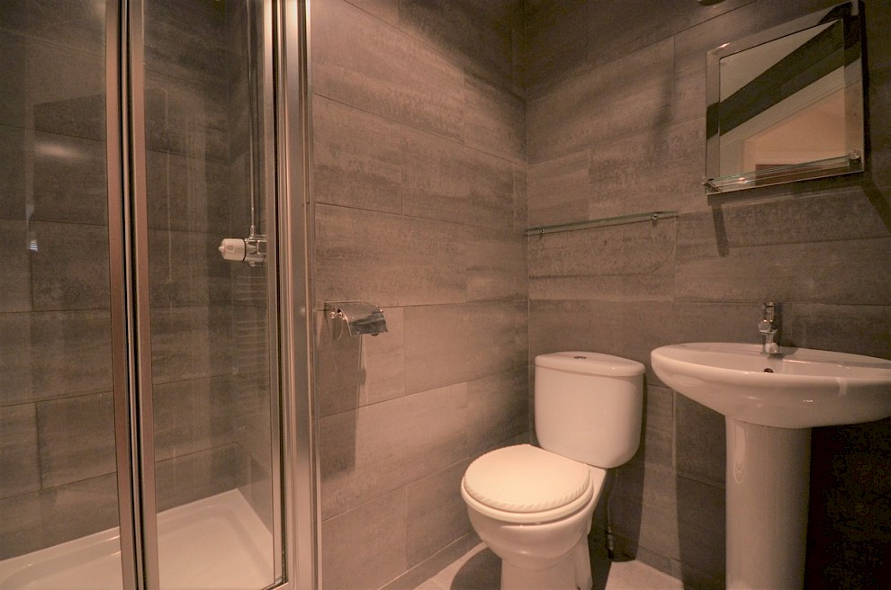 gallery image flat-15-rutland-court-bathhroom-1.jpg