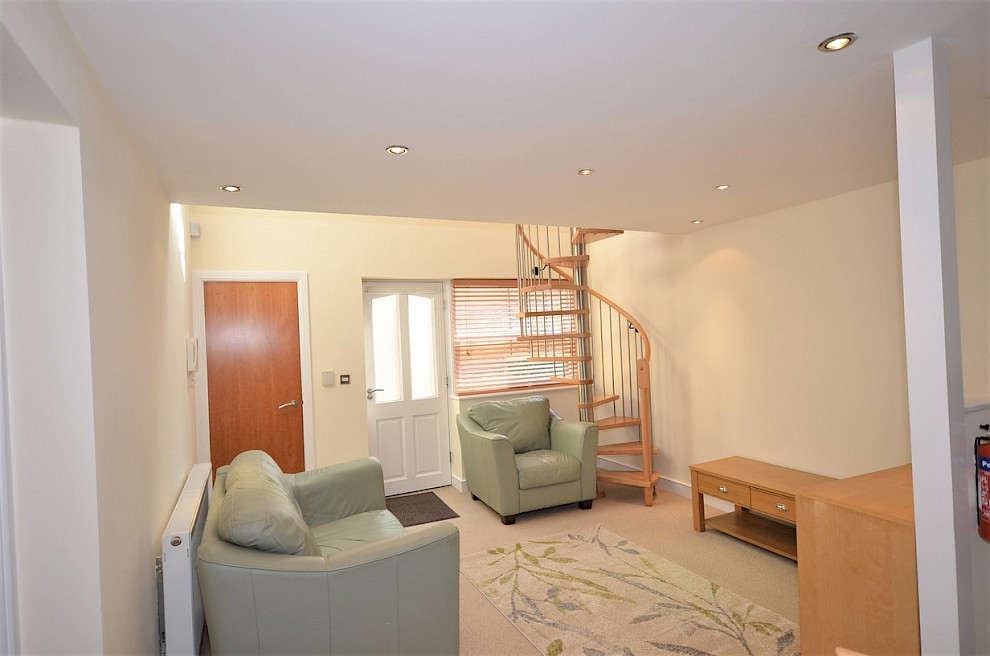 gallery image 03_flat-9-rutland-court-living-room.jpg