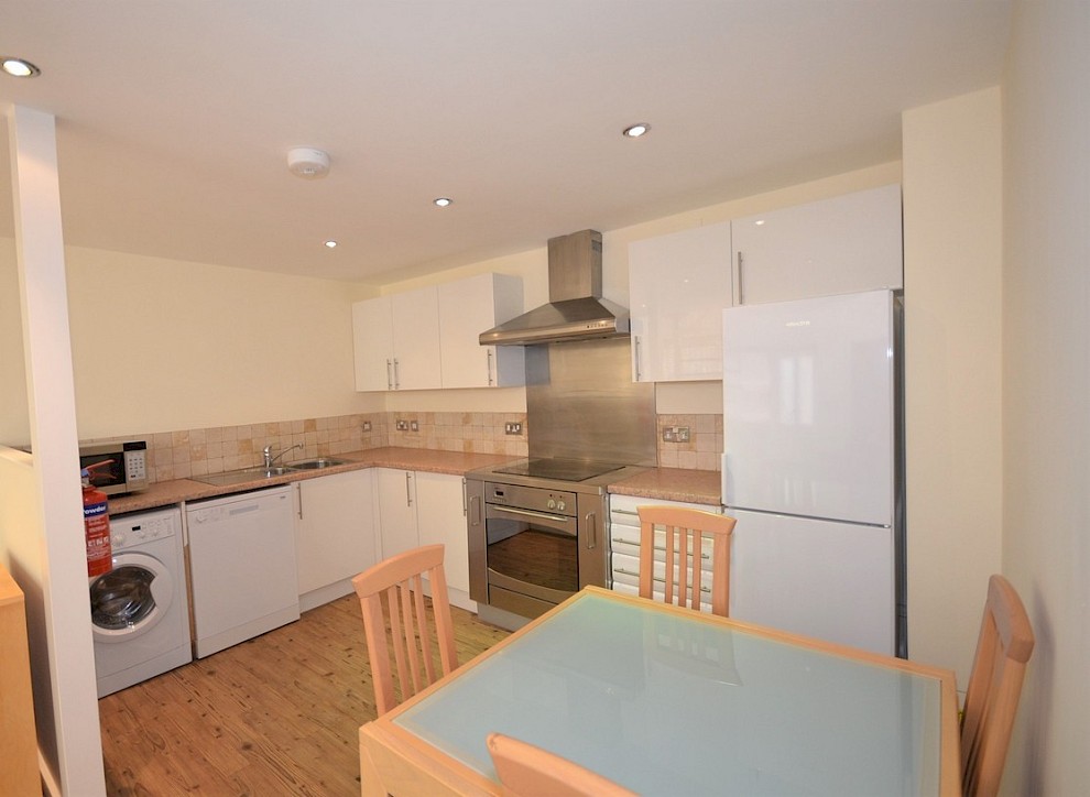 gallery image 04_flat-9-rutland-court-kitchen.jpg