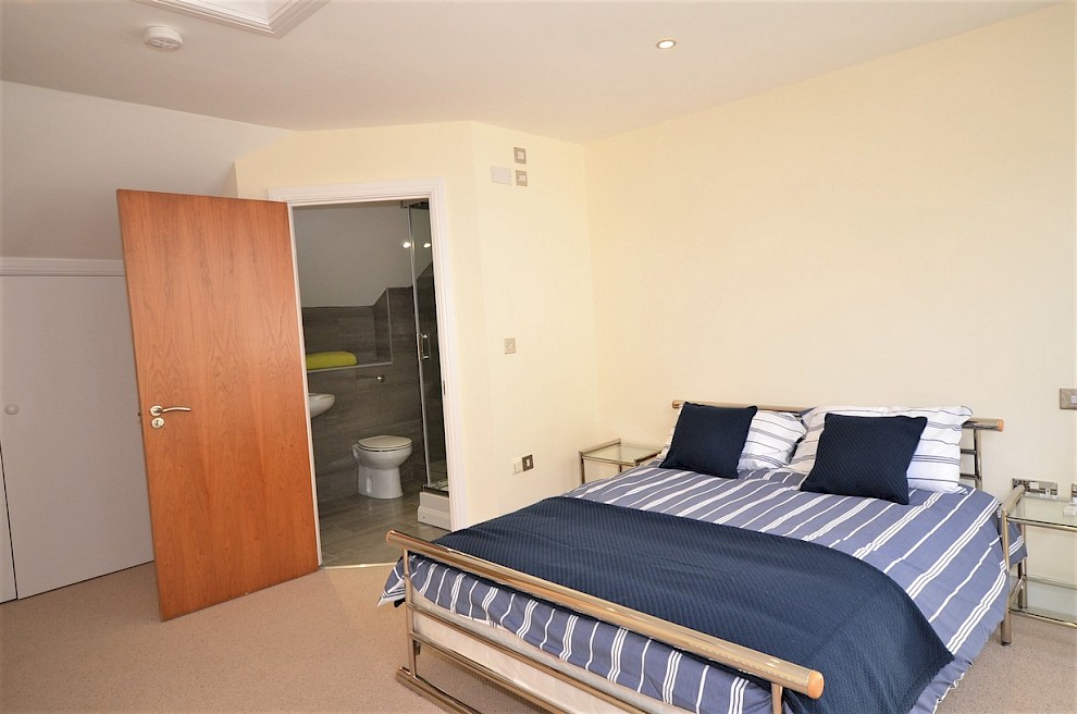 gallery image 10_flat-9-rutland-court-first-floor-bedroom.jpg