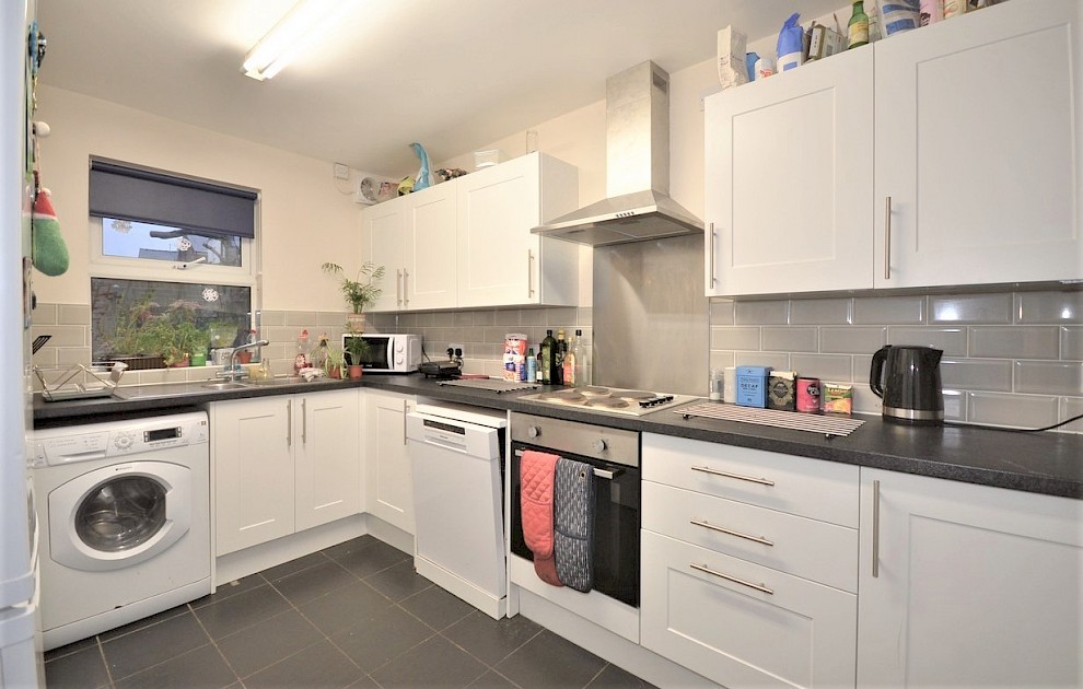 gallery image 109-broomspring-lane-kitchen.jpg