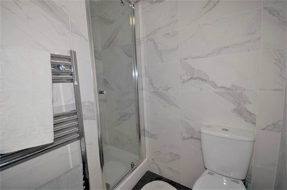 gallery image z-37-filey-st-1st-floor-bathroom.jpg