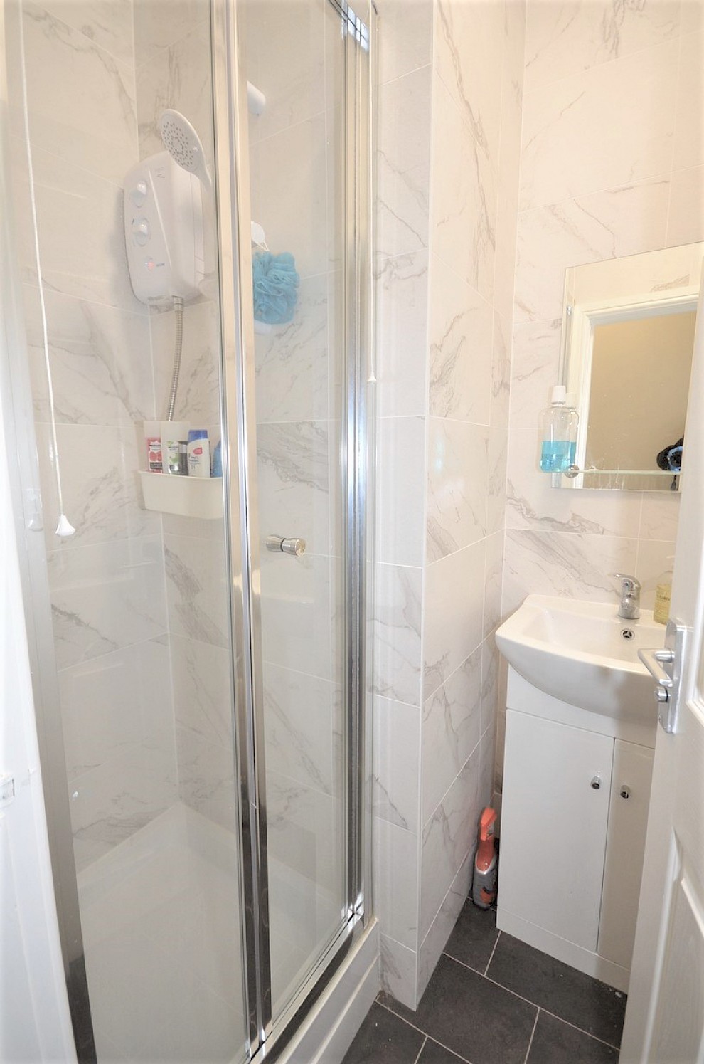 gallery image 13-parkers-rd-bathroom-2.jpg