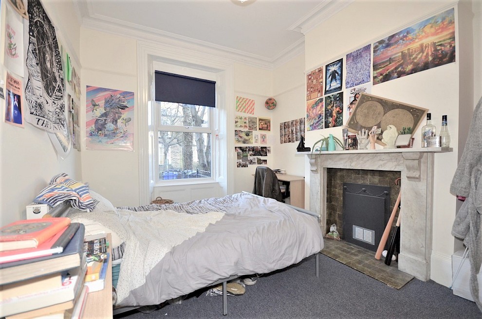 gallery image 13-parkers-rd-bedroom-1.jpg