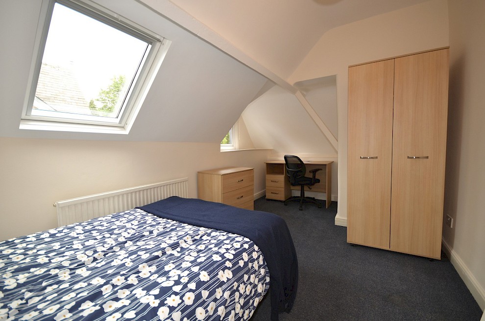 gallery image 42-brocco-bank-bedroom-6-view-1.jpg