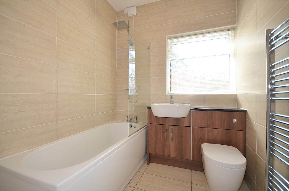 gallery image flat-1-88-brunswick-street-bathroom-3.jpg