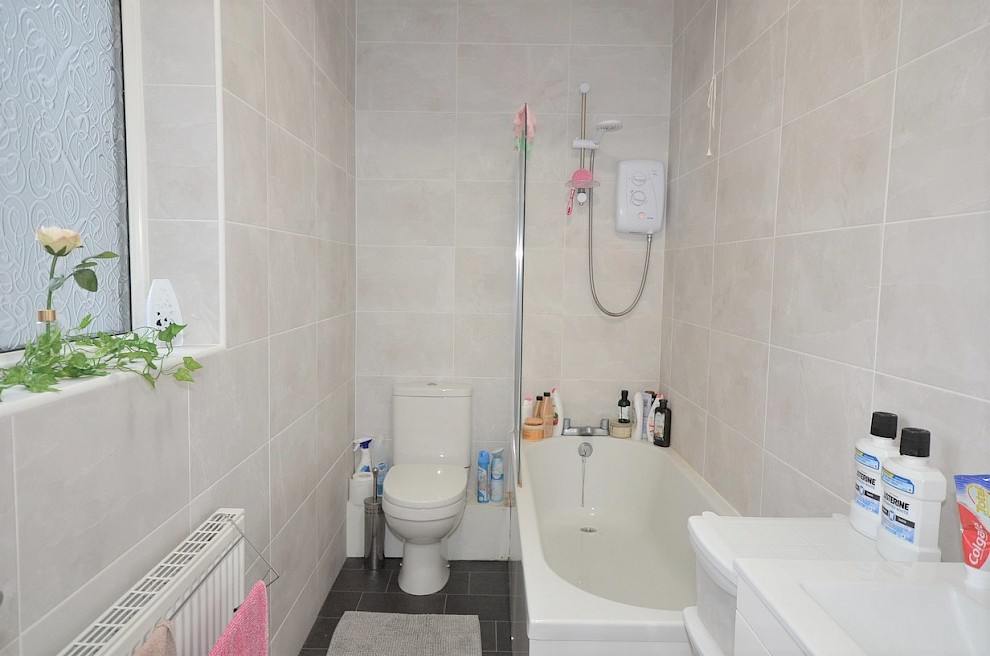 gallery image flat-2-88-brunswick-st-bathroom.jpg