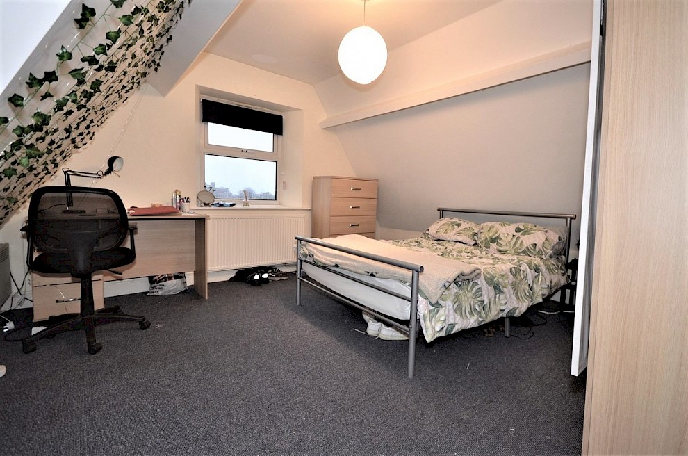 gallery image 6-clarke-dell-second-floor-bedroom-9.jpg