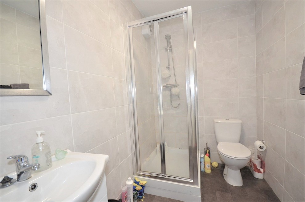 gallery image 344a-crookesmoor-rd-bathroom.jpg