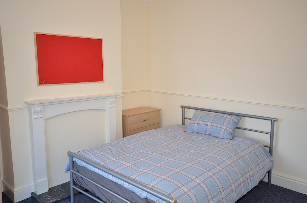 gallery image 36-denham-road-sheffield-bedroom-1a.jpg