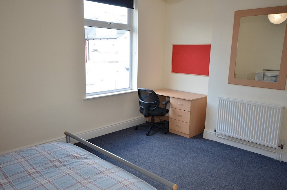 gallery image 36-denham-road-sheffield-bedroom-2a.jpg