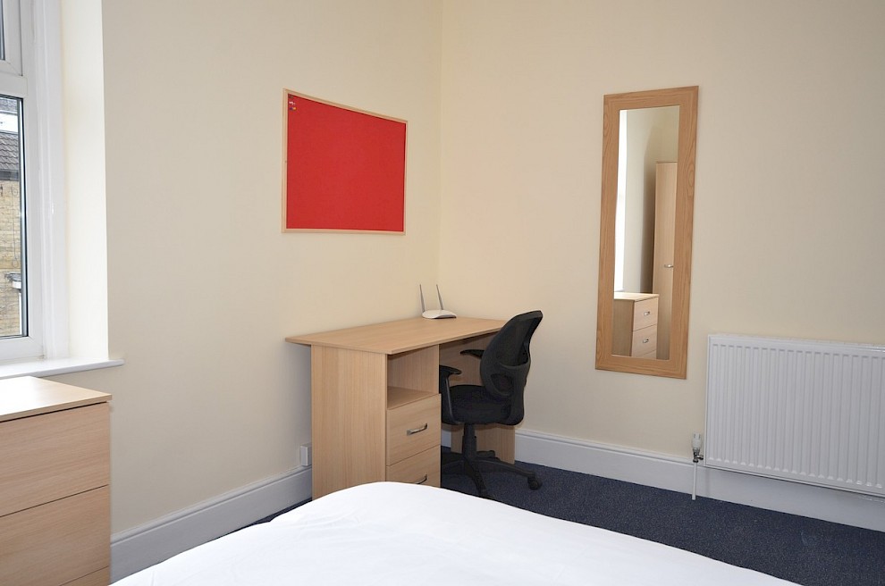 gallery image 14-hoole-road-sheffield-bedroom-2b.jpg