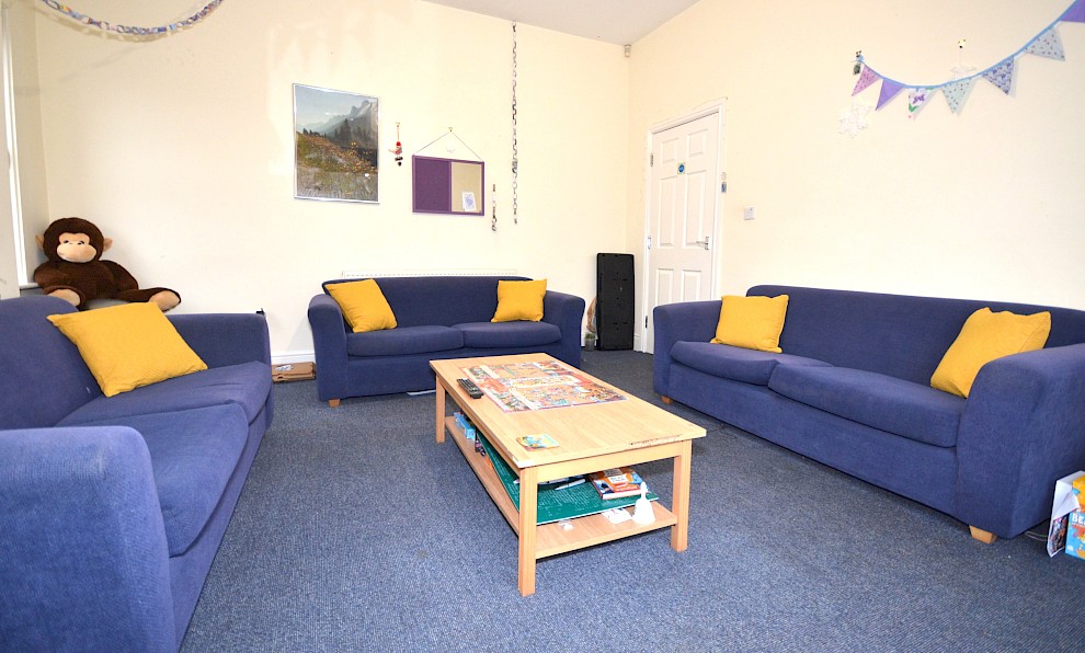 gallery image 59-junction-rd-living-room-2.jpg