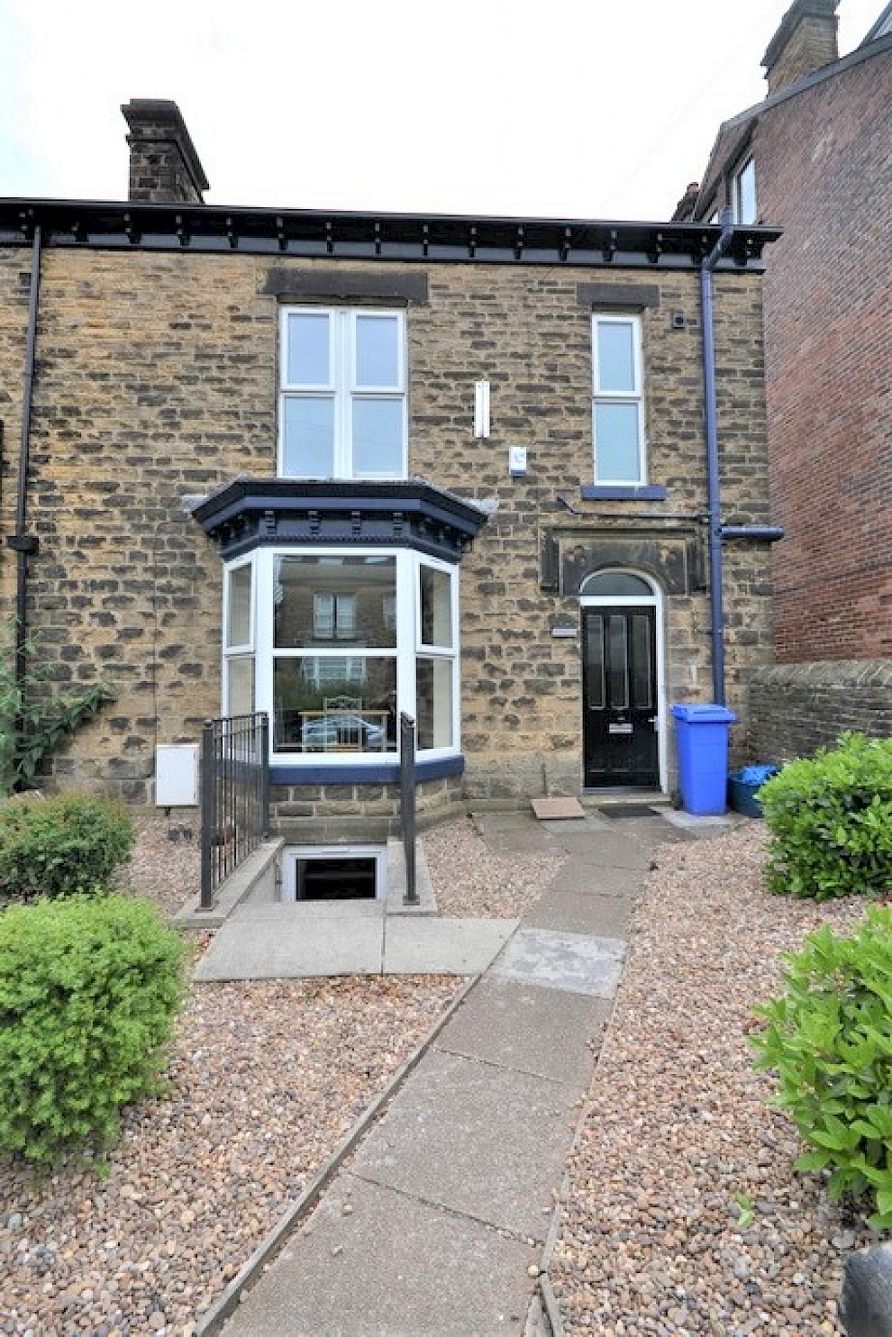 gallery image 5_roslin_road_sheffield_9_bedroom_student_house.jpg