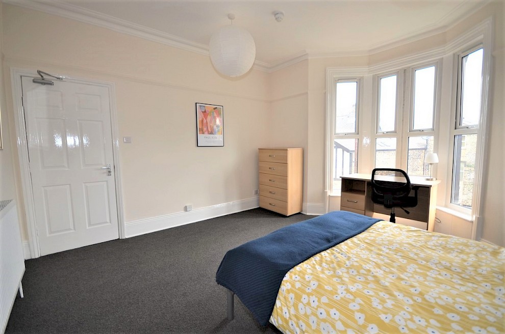 gallery image 03_-46-westbourne-road-bedroom-5.jpg