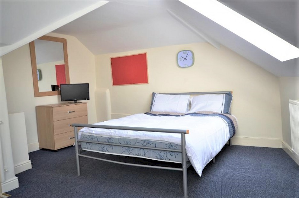 gallery image 3_travis_place_6_bedroom_student_house_sheffield_05.jpeg
